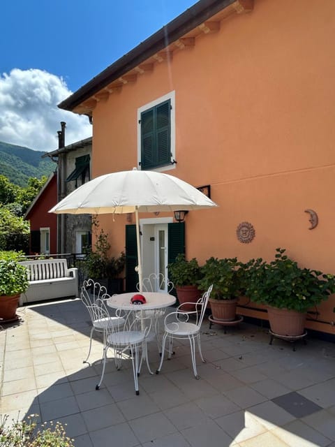 Property building, Patio, Natural landscape, View (from property/room), Balcony/Terrace, Dining area, Mountain view