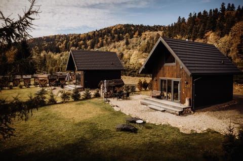 Property building, Day, Natural landscape, Garden, Garden view, Mountain view