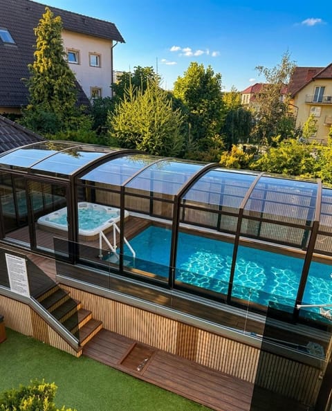 Hot Tub, Swimming pool, Swimming pool