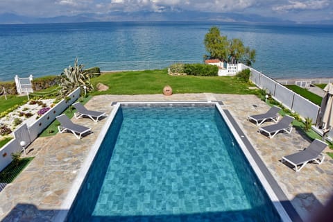 Property building, Day, Natural landscape, Mountain view, Pool view, Sea view, Swimming pool, sunbed