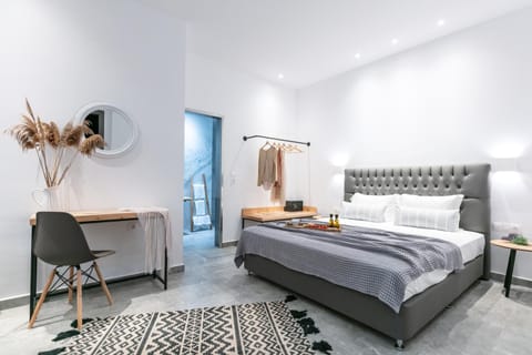 Staff, Bed, Decorative detail, Decorative detail, Family