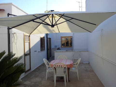 Facade/entrance, Balcony/Terrace