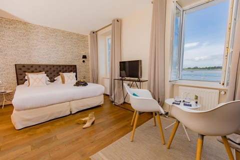 TV and multimedia, Photo of the whole room, Seating area, Sea view