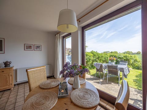 Seating area, Dining area, Garden view