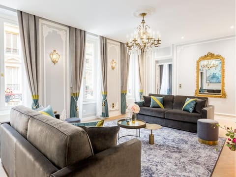 Living room, Seating area