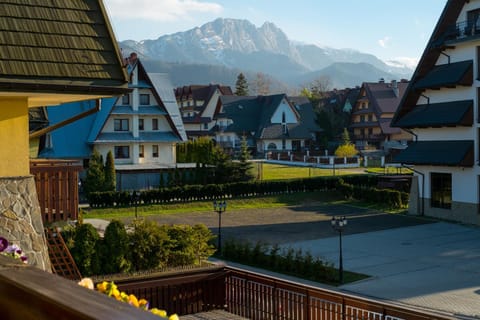 Neighbourhood, Mountain view, Street view