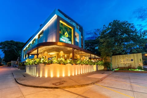 Restaurant/places to eat, Facade/entrance, Area and facilities