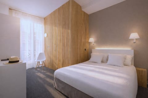 Summer, Photo of the whole room, Bedroom, City view, Sunrise, Quiet street view, flat iron, safe