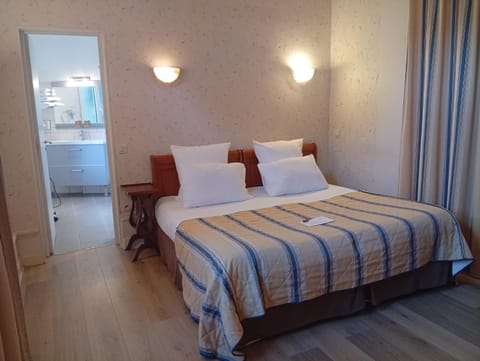 Logis Hôtel Le Plantagenêt Hotel in Centre-Val de Loire