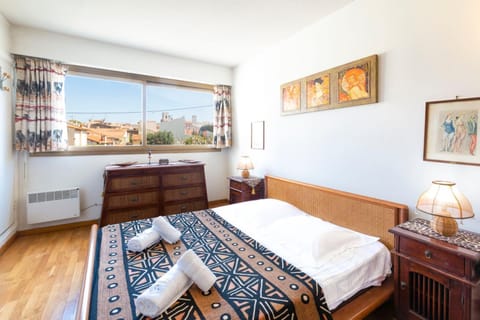 Bed, Photo of the whole room, Bedroom, City view