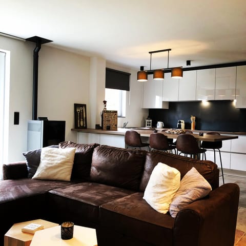 Kitchen or kitchenette, Living room