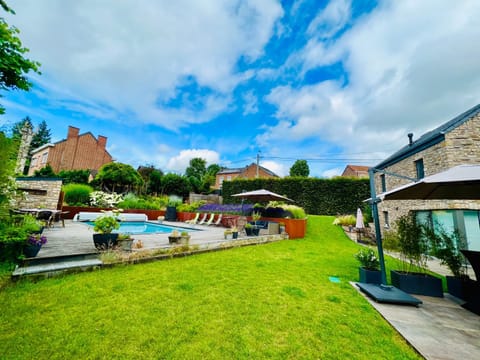 Property building, Garden, Garden, Pool view, Swimming pool