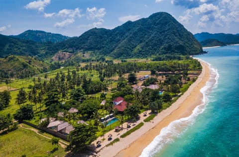 Property building, Bird's eye view, Beach, Beach, Mountain view