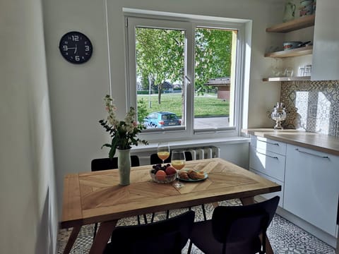 View (from property/room), Kitchen or kitchenette, Dining area