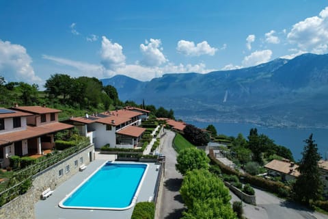Property building, Bird's eye view, Swimming pool