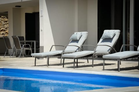 Patio, Swimming pool