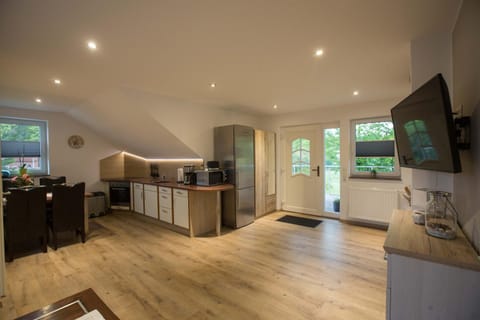 TV and multimedia, Coffee/tea facilities, Kitchen or kitchenette, minibar, pet friendly, stove, toaster
