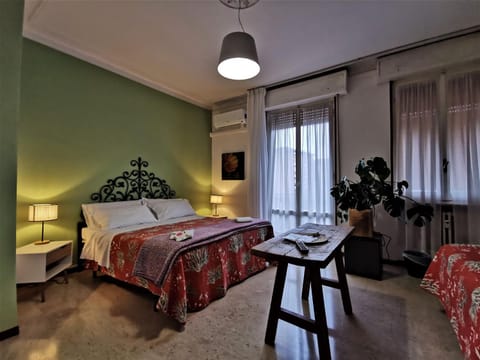 Bed, Photo of the whole room, Seating area, Bedroom, air conditioner