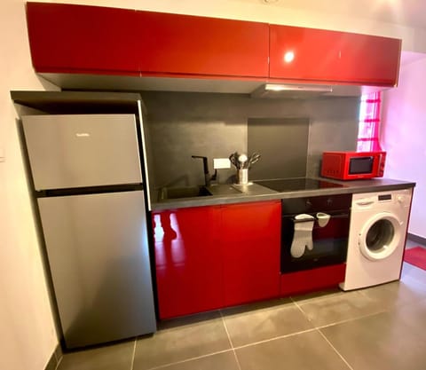 Kitchen or kitchenette, minibar, pet friendly, stove, washing machine