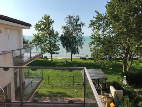 Balcony/Terrace, Lake view