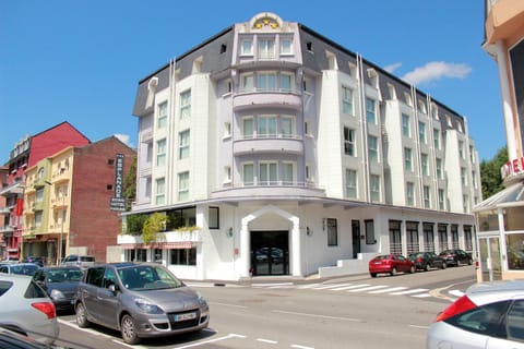 Facade/entrance