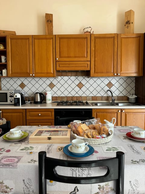 Kitchen or kitchenette, minibar, pet friendly, stove