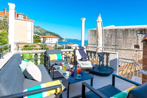 View (from property/room), Balcony/Terrace, Seating area, Sea view