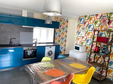 Meals, storage, kitchen
