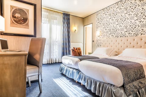 Day, Photo of the whole room, Bedroom