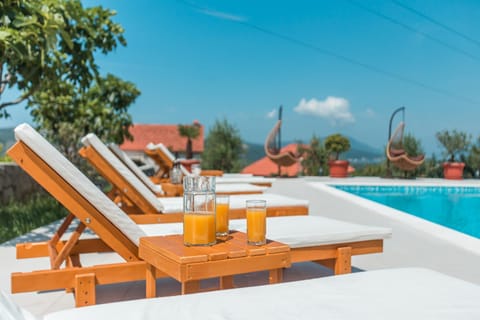 Patio, Patio, Balcony/Terrace, Balcony/Terrace, Seating area, Swimming pool