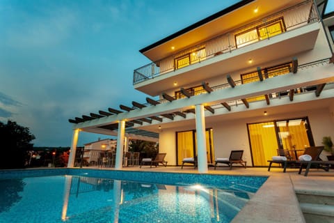 Property building, Pool view, Swimming pool, sunbed