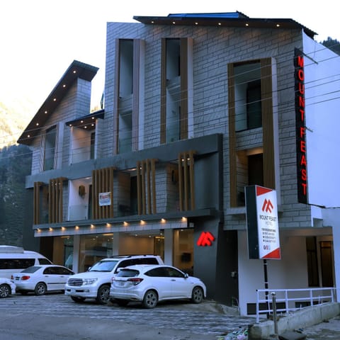 Property building, Facade/entrance, Property logo or sign