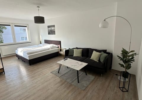 Bed, TV and multimedia, Living room, Photo of the whole room, Seating area, Bedroom