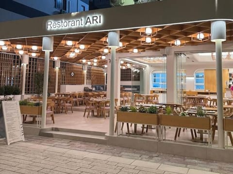 Property building, Restaurant/places to eat