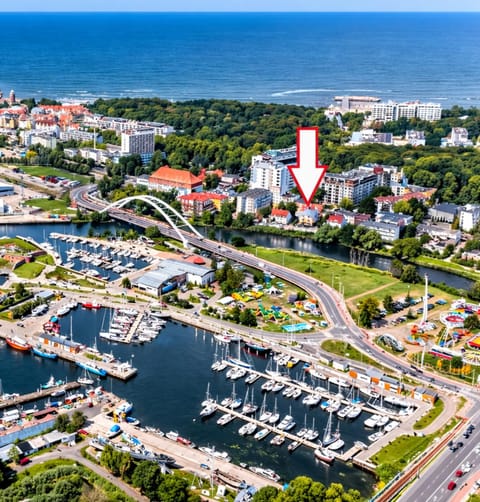 Property building, Nearby landmark, Neighbourhood, Natural landscape, Bird's eye view, View (from property/room), Beach, City view, Landmark view, River view, Sea view, Street view, Location