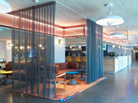 Restaurant/places to eat, Communal lounge/ TV room, Lobby or reception