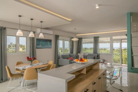 Lounge or bar, Seating area, Dining area
