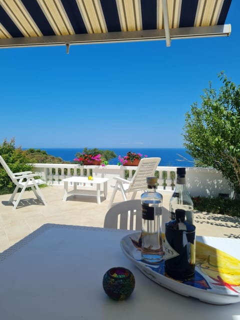 Property building, Spring, Day, Garden, Garden, Garden view, Garden view, Sea view, Sea view, Breakfast