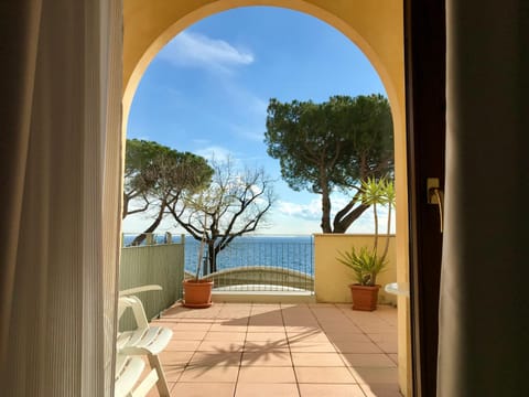 Balcony/Terrace, Lake view