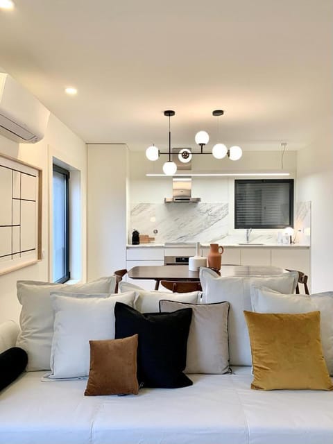 Kitchen or kitchenette, Living room, Decorative detail, Dinner