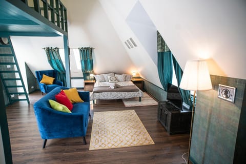 Living room, Seating area