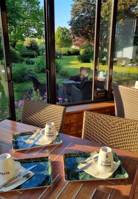 Property building, Garden view, Breakfast, Buffet breakfast