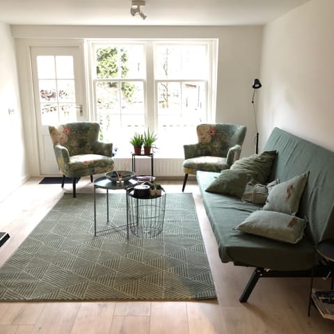 LUXE TOPLOCATIE! Monument hartje centrum Dordrecht, 2 badkamers, 2 keukens, tuintje (10 personen) Apartment in Dordrecht