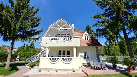 Property building, Garden view