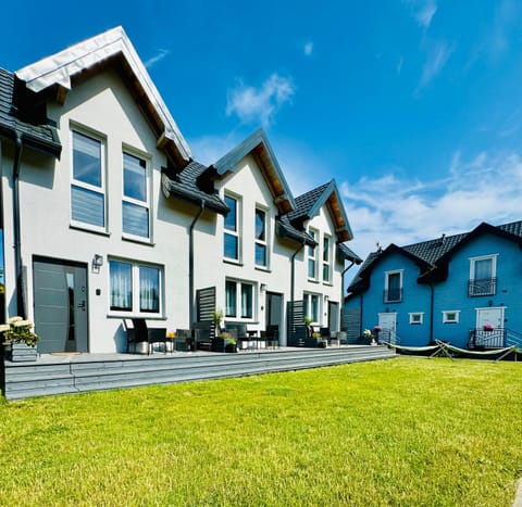 Property building, Day, Summer, Balcony/Terrace, Balcony/Terrace, On site, Garden view