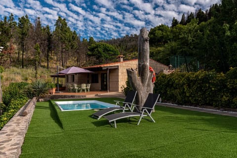 Property building, Garden, Swimming pool