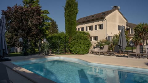 Swimming pool, Swimming pool