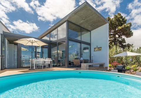 Property building, Facade/entrance, Balcony/Terrace, Swimming pool, Swimming pool