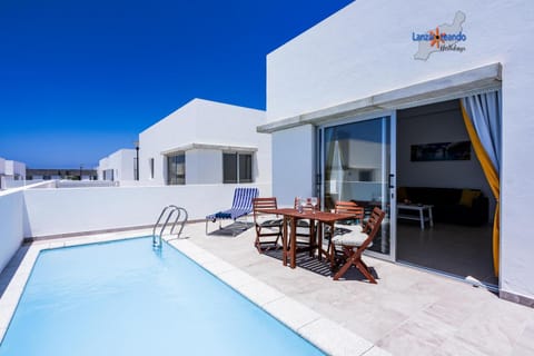 Property building, Patio, Garden, Balcony/Terrace, Area and facilities, Swimming pool