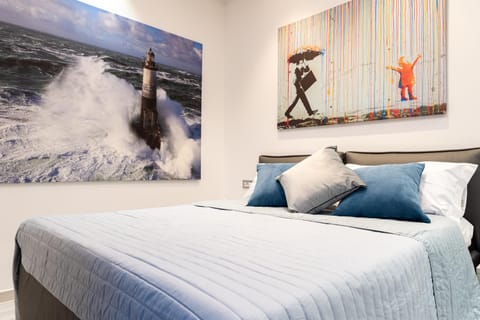 Bed, Photo of the whole room, Decorative detail, Bedroom
